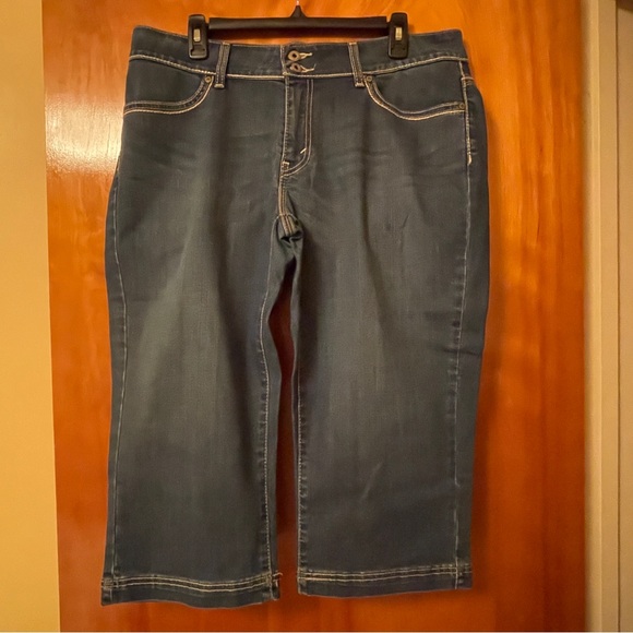 Levi's Pants - LEVI’S Women’s Capri Low Rise Jeans Size 16